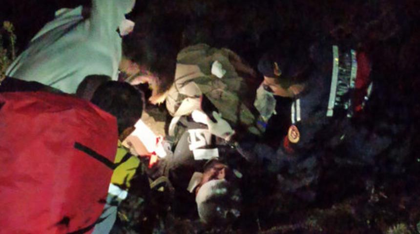 Antalya'da korkun&ccedil; kaza! 250 metrelik u&ccedil;uruma yuvarlandılar