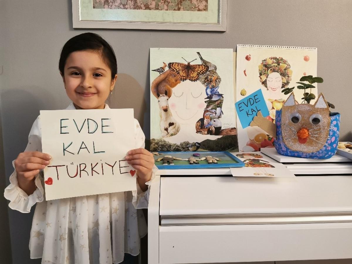 (&Ouml;zel) İlkokul &ouml;ğrencisi atık malzemeleri geri d&ouml;n&uuml;ş&uuml;me kazandırıyor