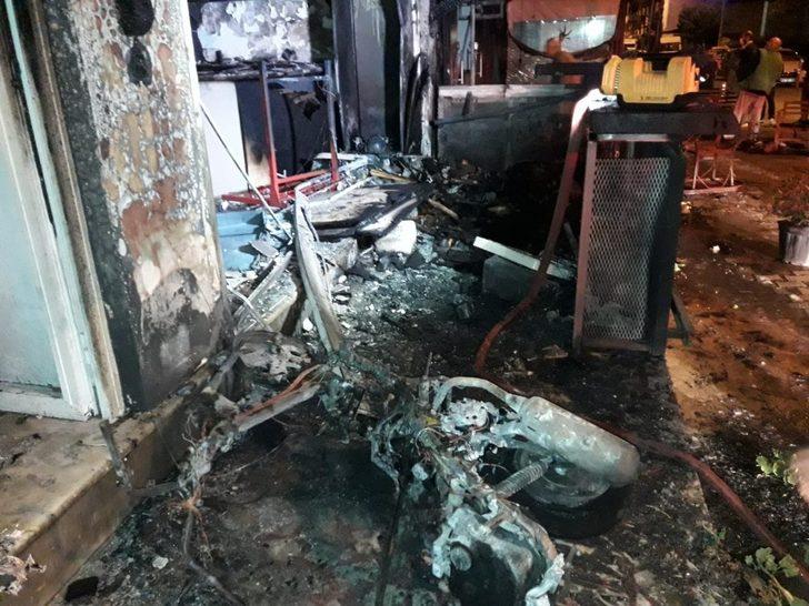 Alev alev yanan dükkan küle döndü G2