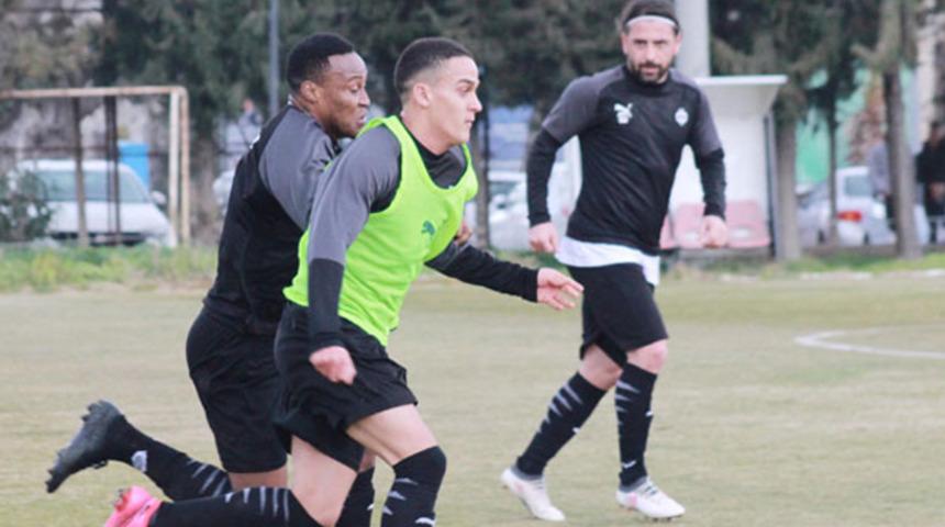 Altay'da Hakan Demirci kulübeden çıkamadı