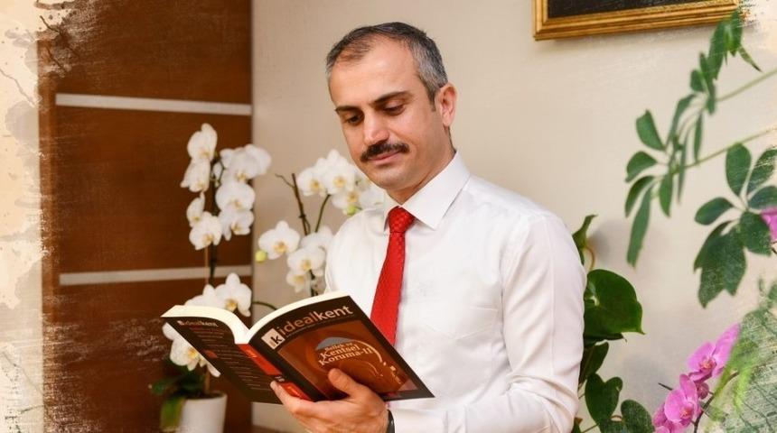 Başkan &Ccedil;ift&ccedil;i &rsquo;den evde kalan gen&ccedil;lere kitap