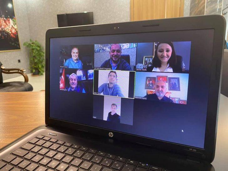 Belediye başkanları ile telekonferans sistemiyle görüştü G3