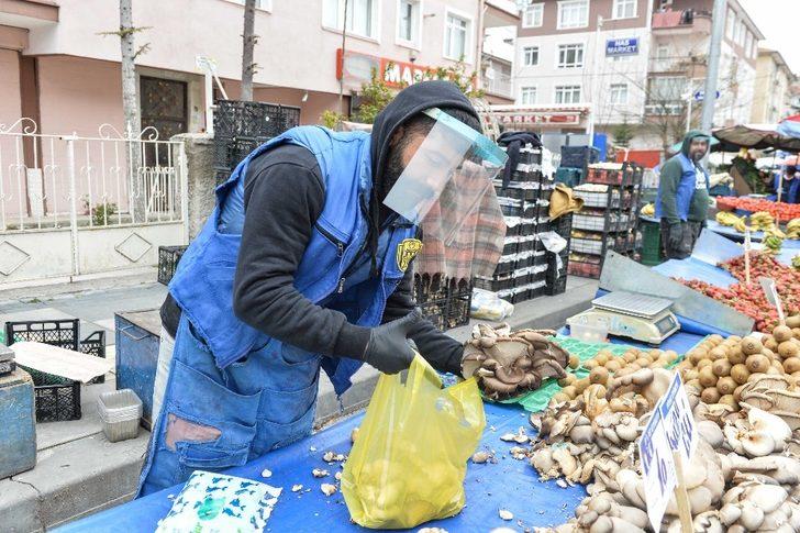 Ankara’da pazarcı esnafına maske dağıtımı G2