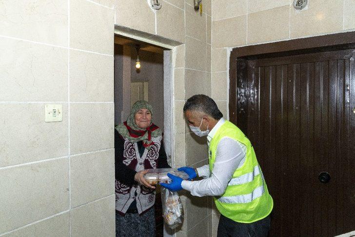 Büyükşehir, 65 yaş üstü ve ihtiyaç sahibi aileleri yalnız bırakmıyor G2