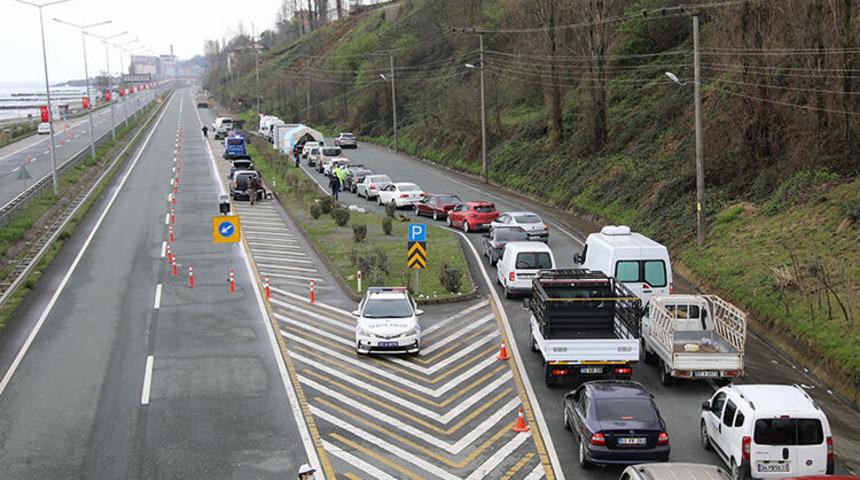 Trabzon'u alarma ge&ccedil;irdi! Polis her yerde ara&ccedil;ların kapı kollarına dokunan kişiyi arıyor