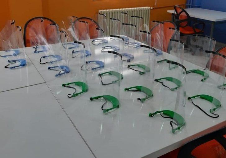 Öğretmenlerden sağlık çalışanlarına maske G3