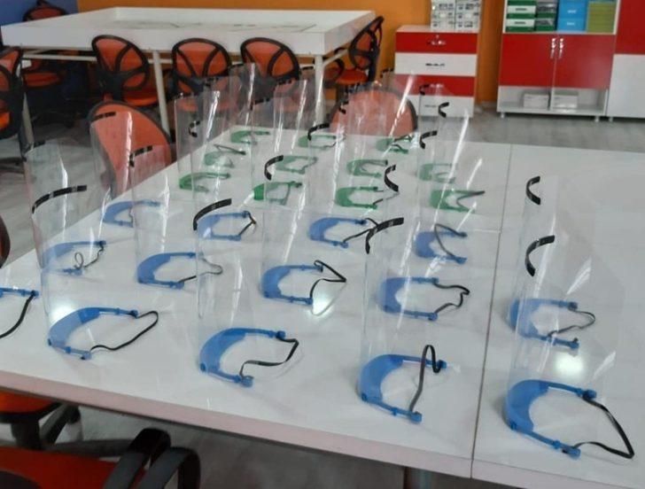 Öğretmenlerden sağlık çalışanlarına maske G4
