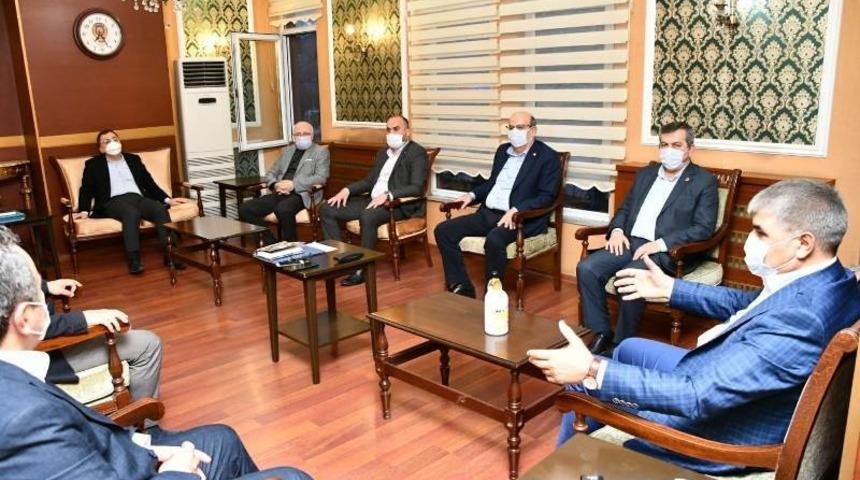 Vali G&uuml;rel, siyasi parti başkanları ile korona vir&uuml;s salgınını değerlendirdi