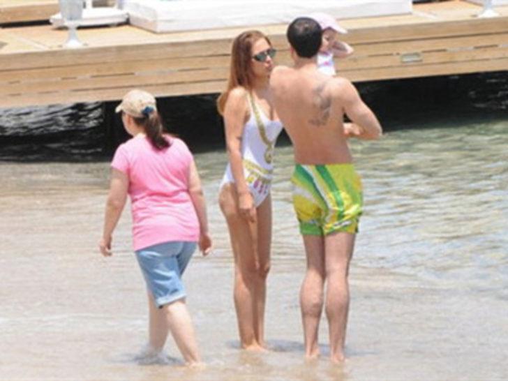 Demet Akalın'ın kızı Hira suyla tanıştı G4