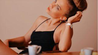 Bahar Şahin'e karantina yaramadı! Cildini morarttı