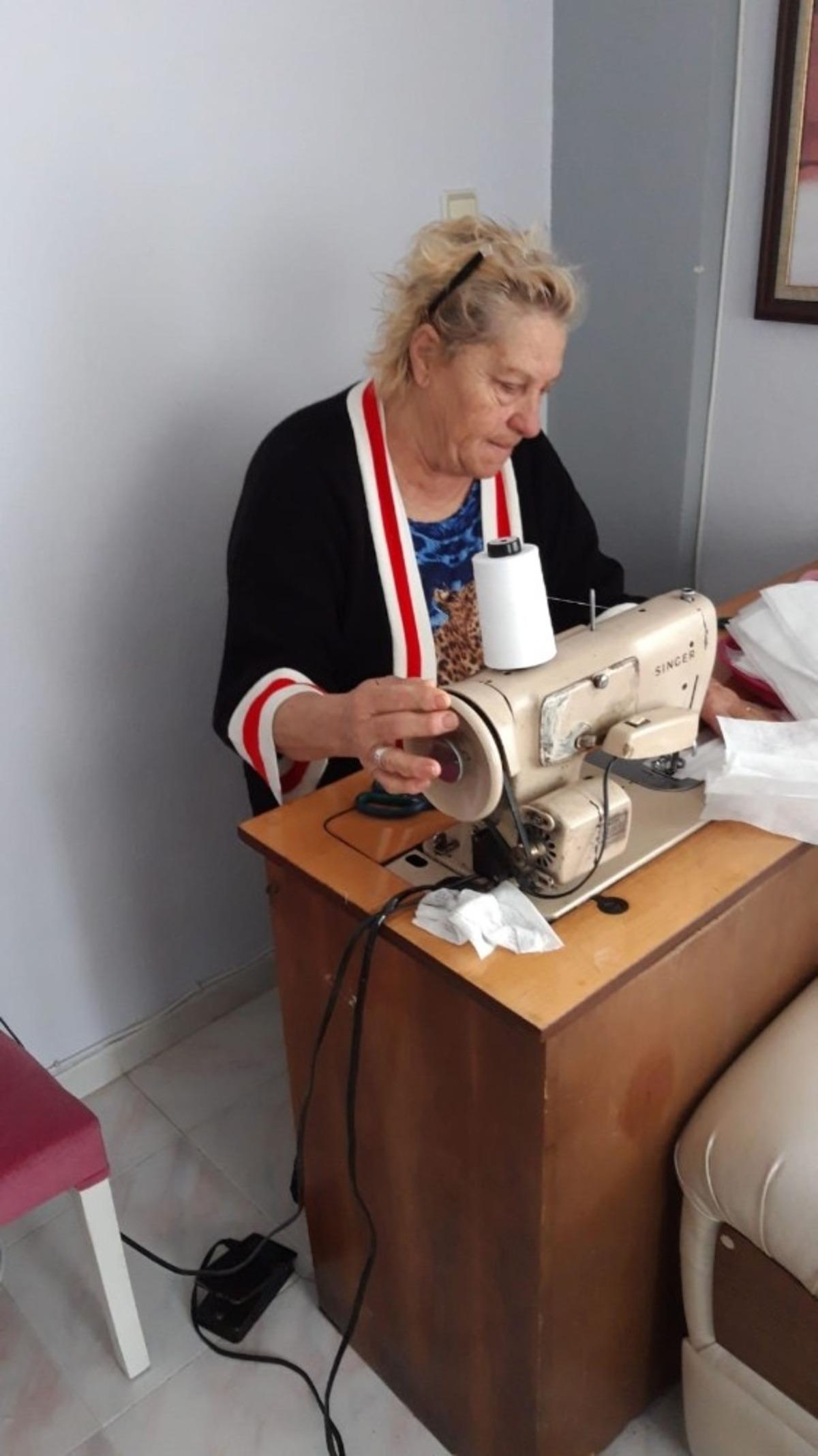 Ayvalık Belediyesi maske &uuml;retimine ge&ccedil;iyor