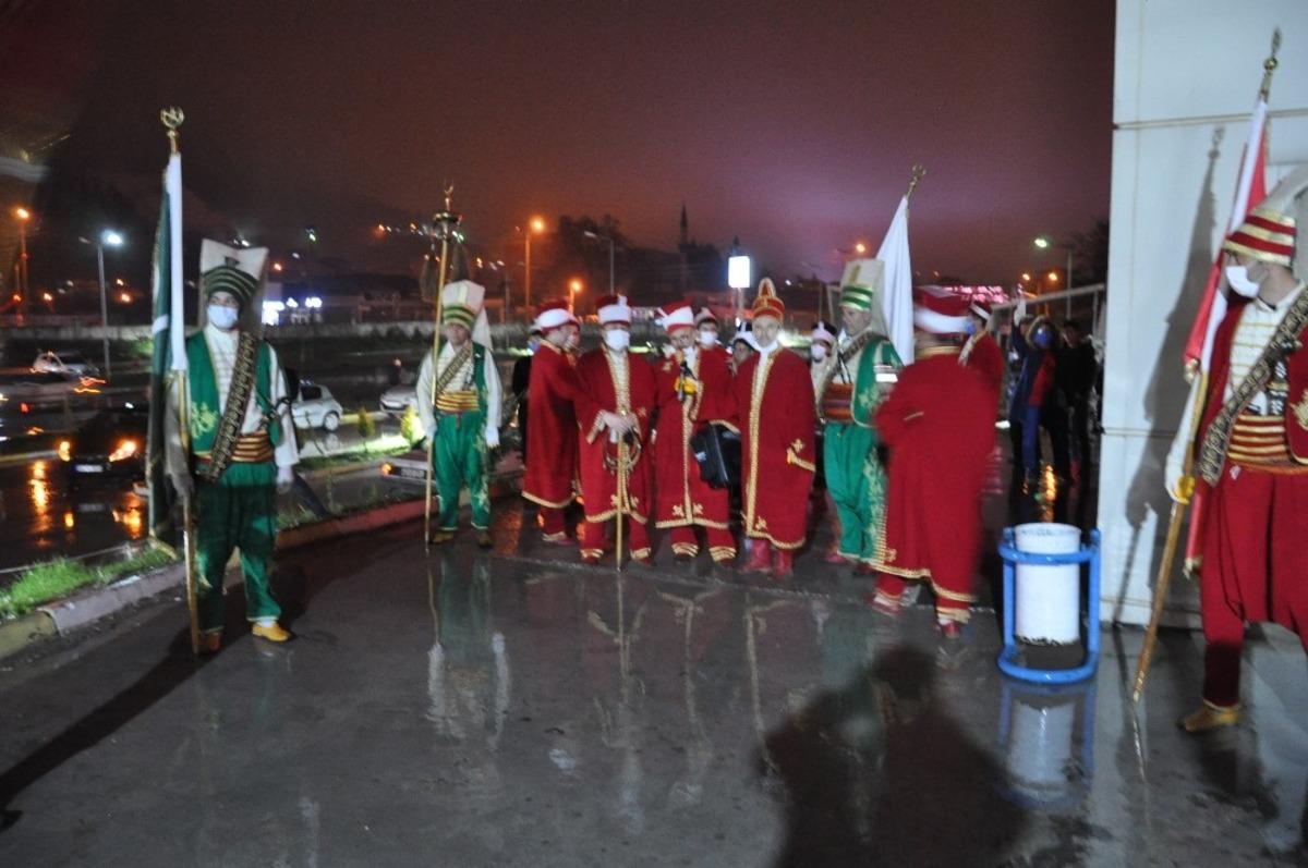 Korona vir&uuml;s salgını ile m&uuml;cadeleye mehteran desteği