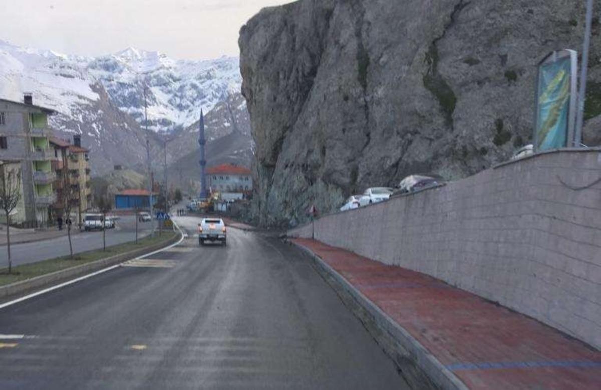 Hakkari&rsquo;de cadde ve sokaklar pırıl pırıl