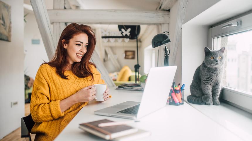 Evde &ccedil;alışırken ergonomiye dikkat!