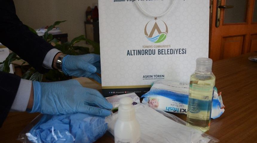 Başkan T&ouml;ren basın mensuplarını unutmadı