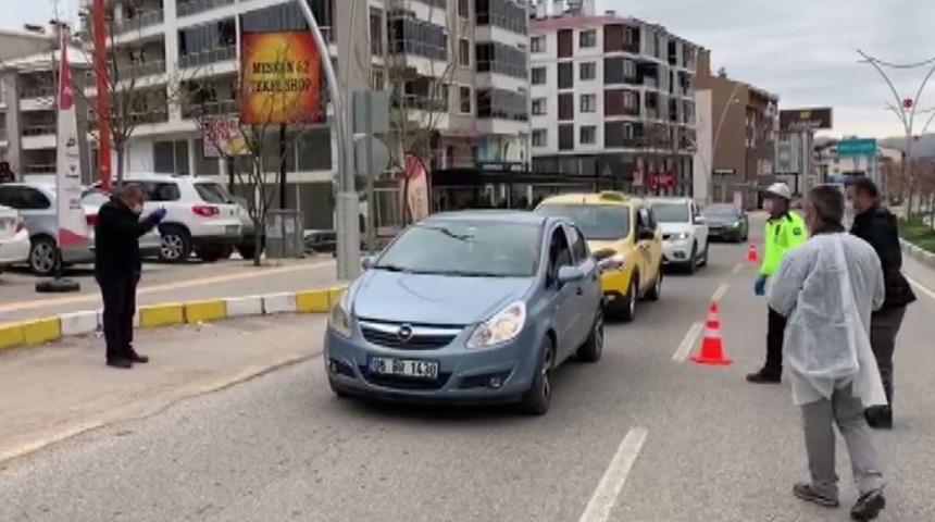 Tunceli&rsquo;de tek &ccedil;ift plaka denetimi ve maske dağıtımı