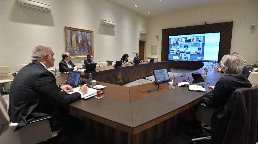 Bakan Ersoy, il m&uuml;d&uuml;rleriyle g&ouml;r&uuml;şt&uuml;