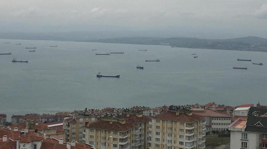 Sinop'ta gemiler fırtına dolayısıyla limana demirledi