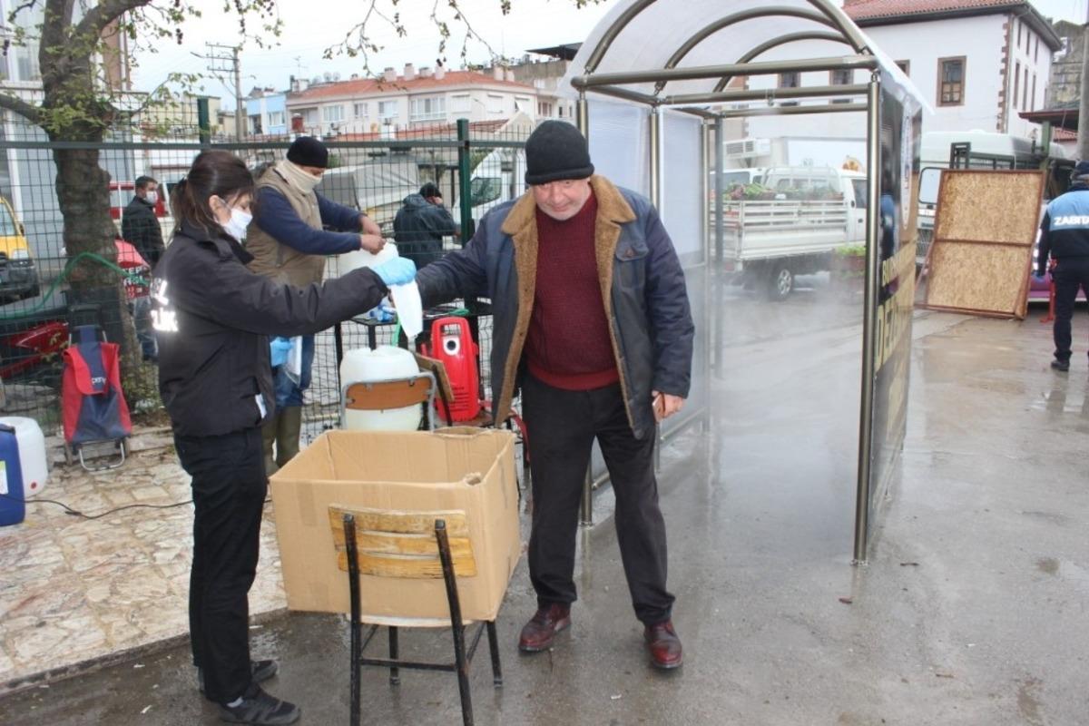 Burhaniye&rsquo;de 6 bin maske dağıtıldı