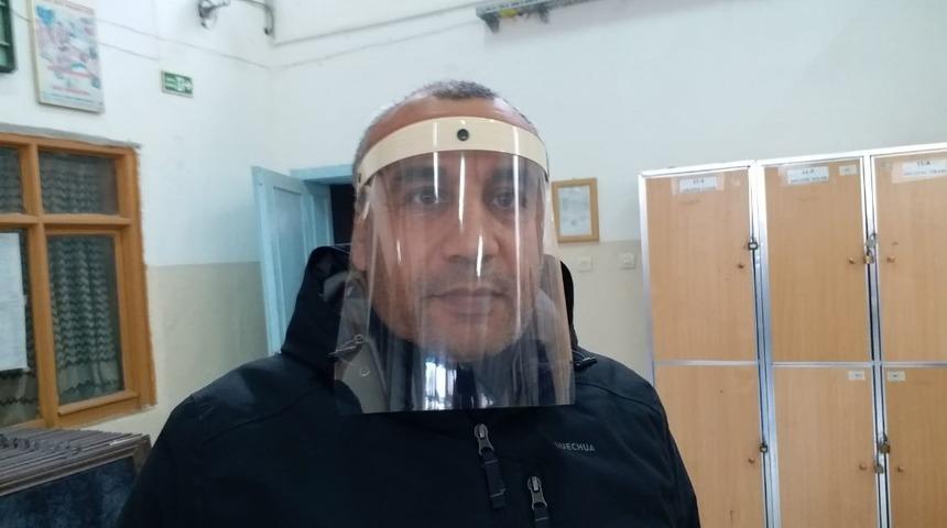 Okullar siperli maske &uuml;retmeye başladı