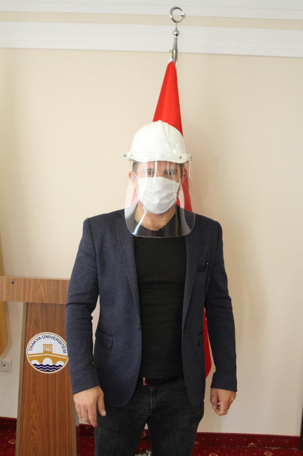 Sağlık teknikerinden, sağlık&ccedil;ılara &ouml;zel baretli maske