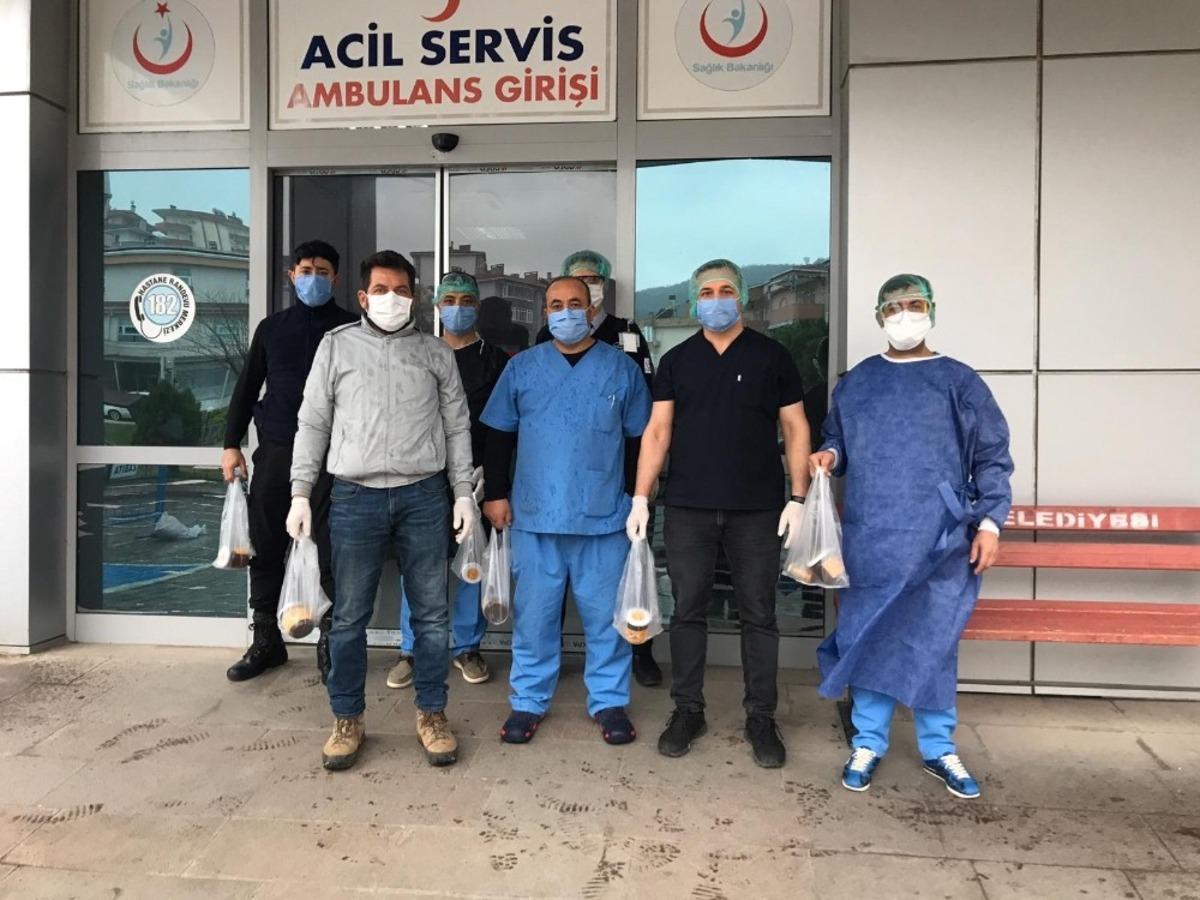 &Ccedil;anlı arıcıdan sağlık ve polis teşkilatına bal