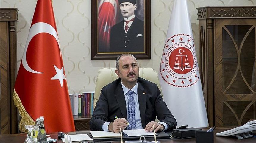 Adalet Bakanı G&uuml;l duyurdu! 12 hakim ve savcı koronavir&uuml;se yakalandı