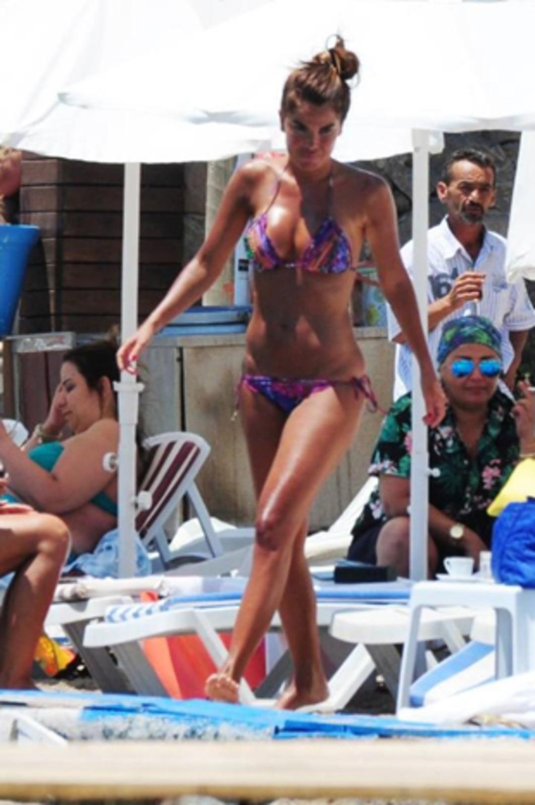 &Ouml;zlem Yıldız tatile devam ediyor