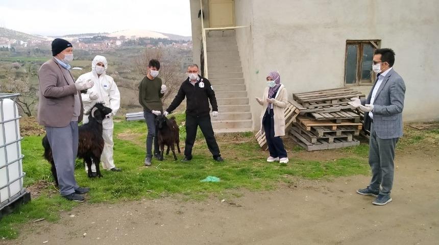 Sağlık &ccedil;alışanları Korona vir&uuml;s defi i&ccedil;in kurban kesti