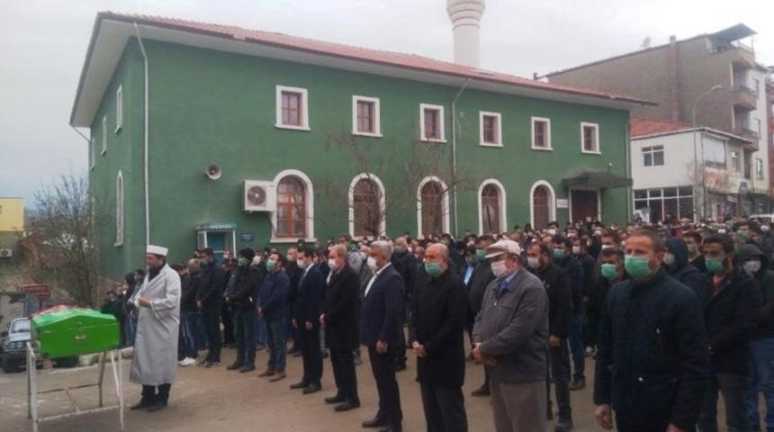 Hemşire adayının ani &ouml;l&uuml;m&uuml; il&ccedil;eyi yasa boğdu