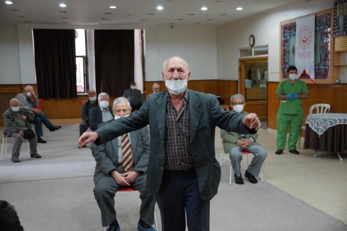 Huzurevi sakinleri online konser ile eğlendi