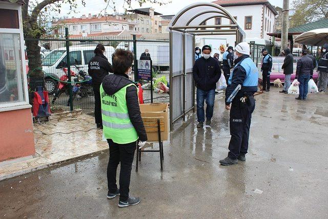 Burhaniye’de belediye kendi imkanlarıyla dezenfektan tüneli yaptı