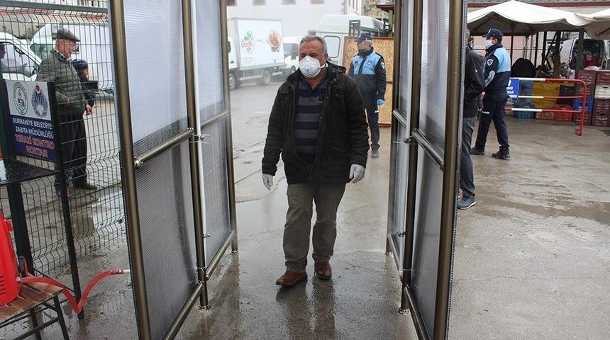 Burhaniye&rsquo;de belediye kendi imkanlarıyla dezenfektan t&uuml;neli yaptı