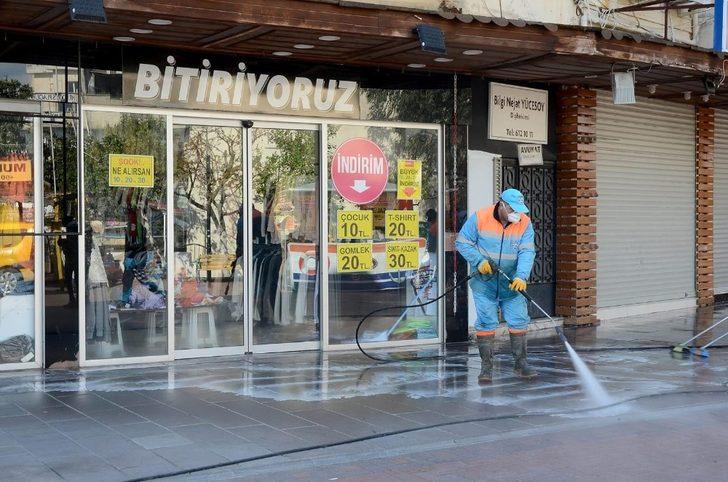 Kuşadası’nda korona virüsle mücadele aralıksız sürüyor G2