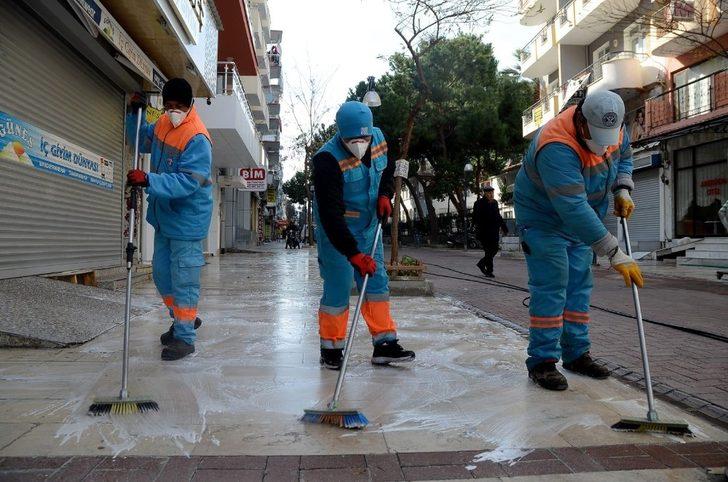 Kuşadası’nda korona virüsle mücadele aralıksız sürüyor G4