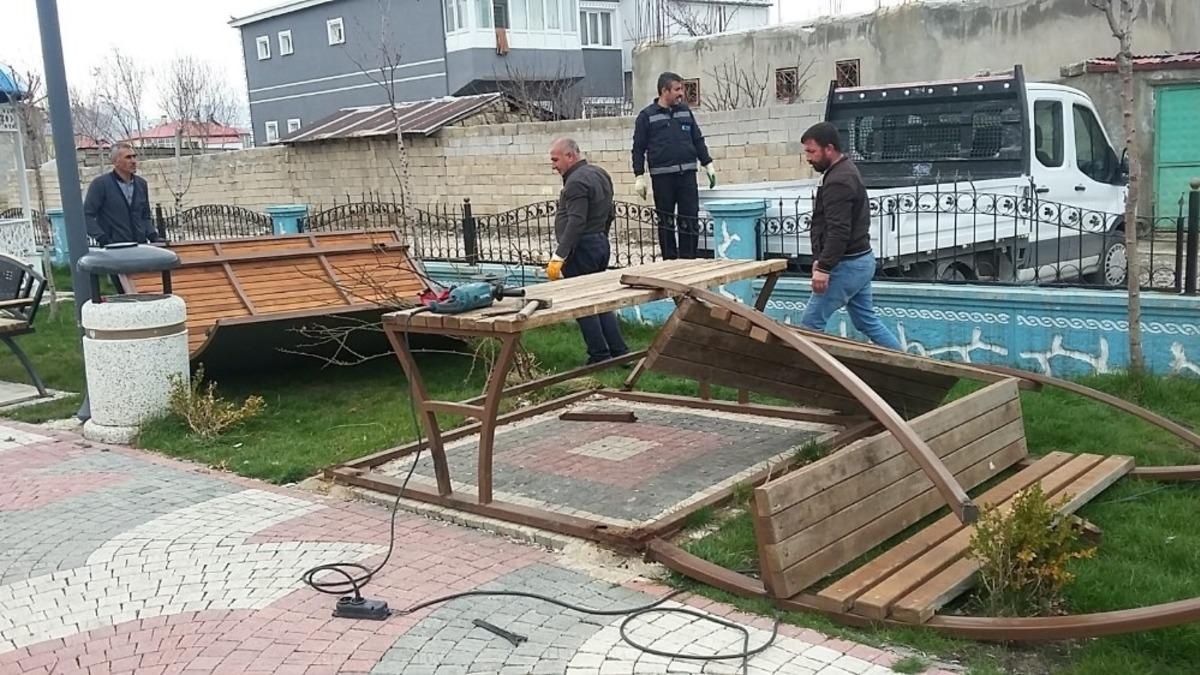 Tuşba&rsquo;da hizmete &ccedil;irkin saldırı