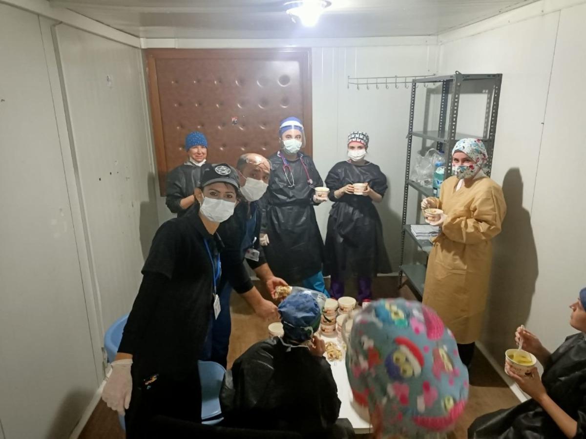 Başkan Erdoğan&rsquo;dan sağlık &ccedil;alışanlarına &ccedil;orba ikramı