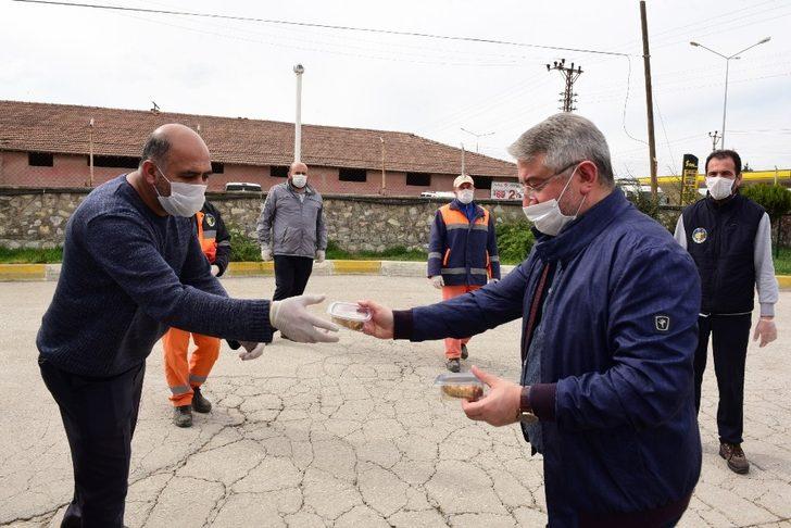 Başkan Aşgın’dan temizlik işleri personeline moral ziyareti G3