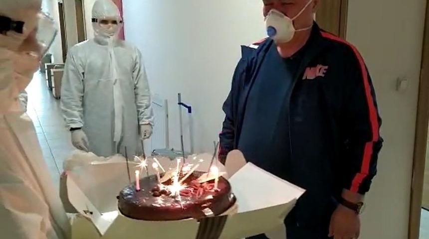 Karantinadaki m&uuml;hendise s&uuml;rpriz yaş g&uuml;n&uuml; kutlaması