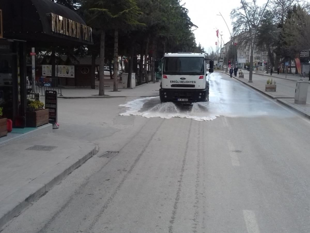Ereğli&rsquo;de cadde ve sokaklar dezenfekte ediliyor