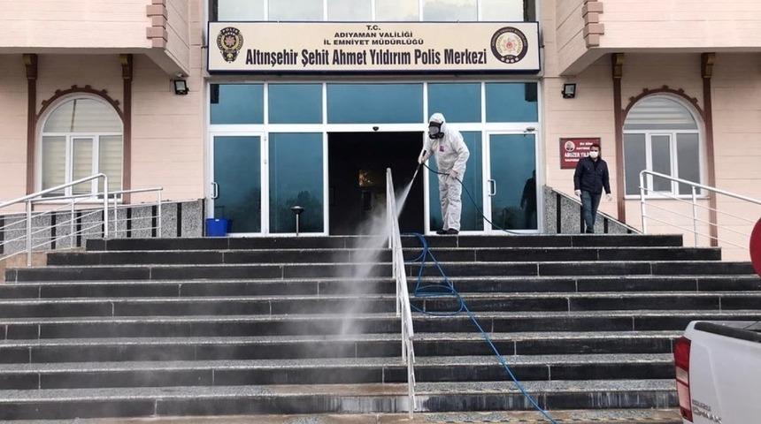 Adıyaman Belediyesi kamu kurumlarını dezenfekte ediyor
