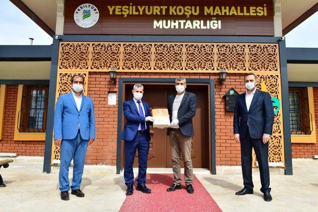 Yeşilyurt Belediyesi’nden muhtarlara temizlik malzemesi