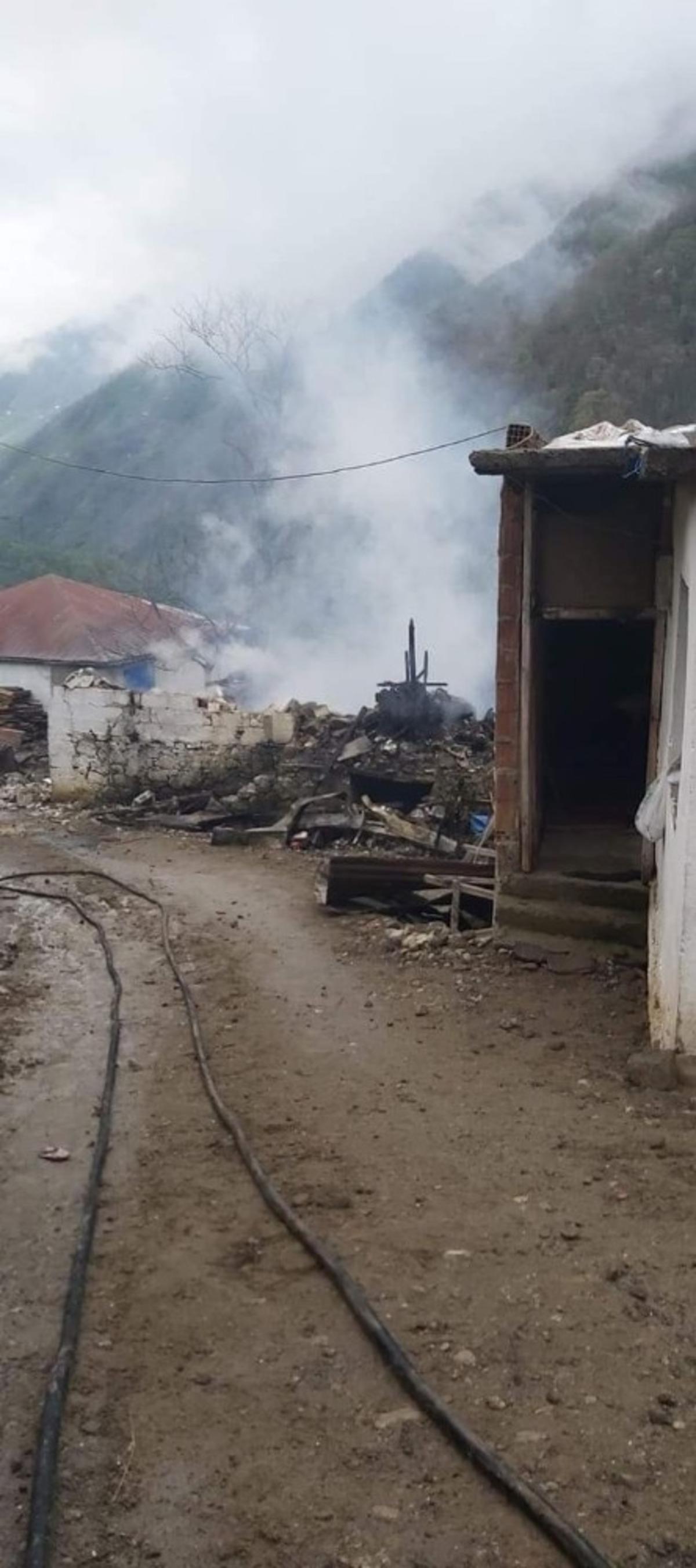 Giresun&rsquo;da &ccedil;ıkan yangında bir ev kullanılamaz hale geldi