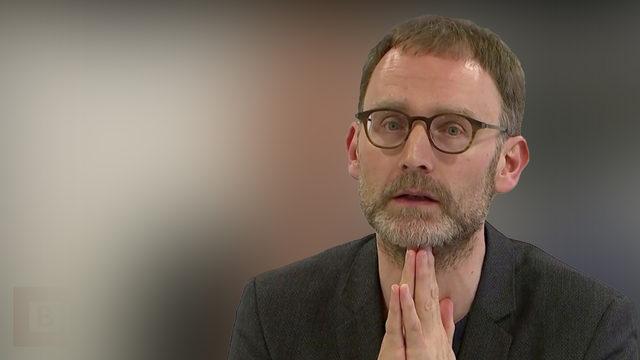 Koronavirüs: İngiltere'nin stratejisi işe yarıyor mu?