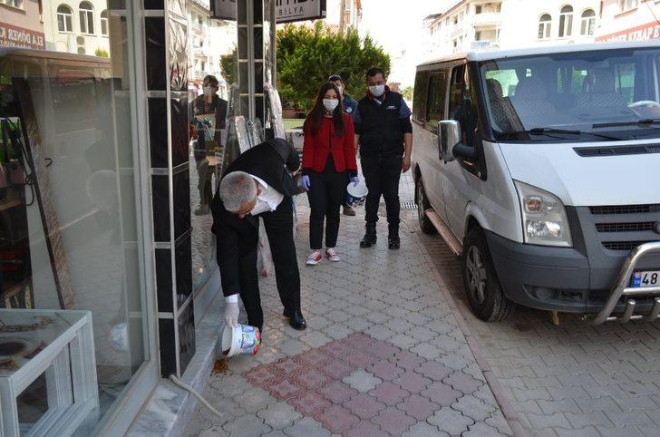 Başkan Karakuş sokak hayvanlarını elleriyle besledi G3