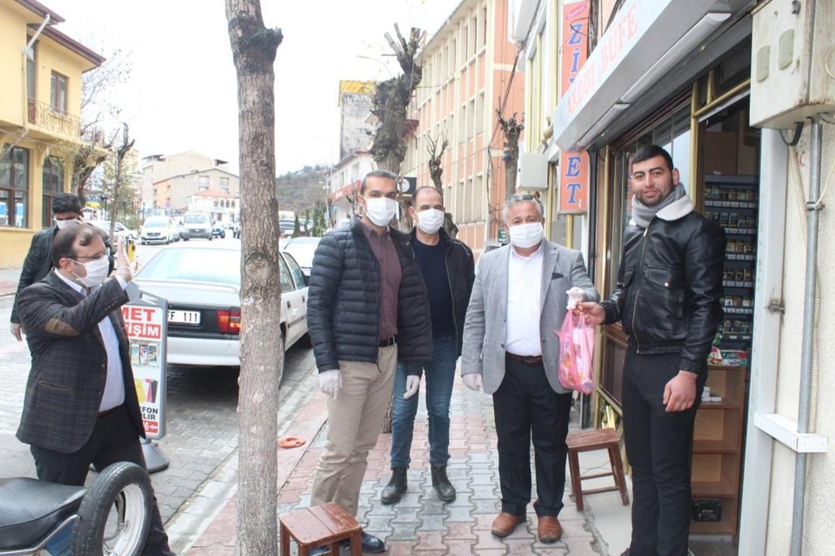 Emet Esnaf Odası&rsquo;ndan t&uuml;m esnaflara maske, eldiven ve dezenfektan