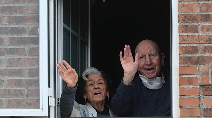 İspanya'da 88 yaşındaki bir çift koronavirüsü yendi