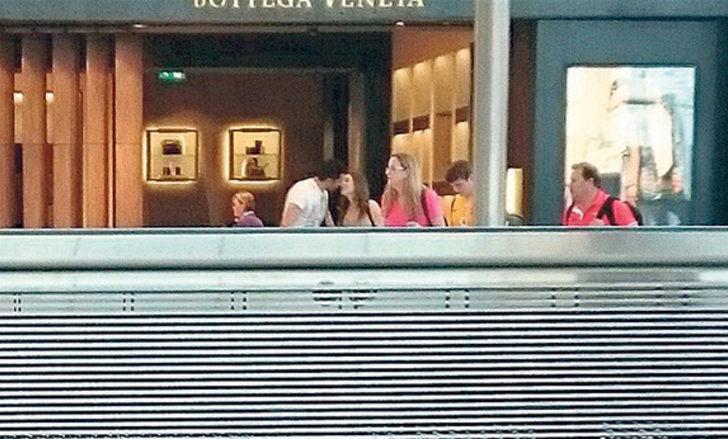 Yılın aşkı dudak dudağa görüntülendi G2