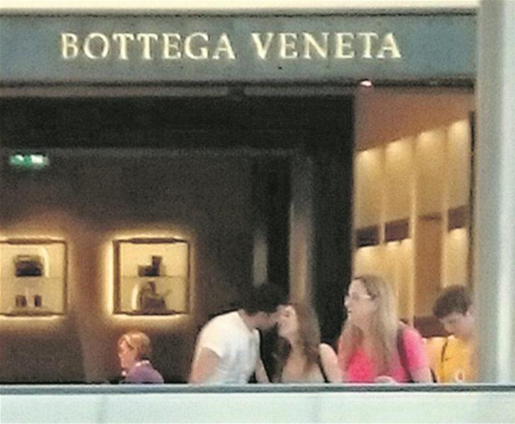 Yılın aşkı dudak dudağa görüntülendi G3