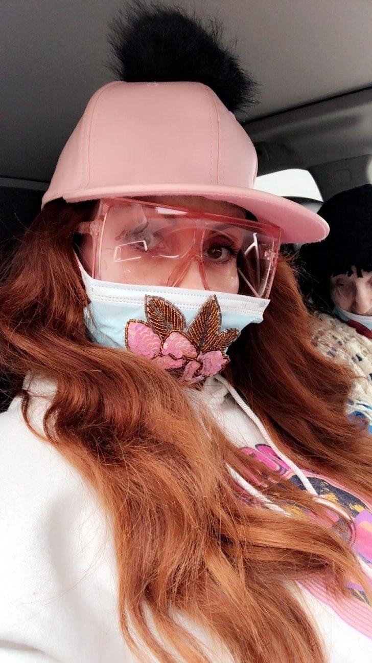 Phoebe Price'ın koronavirüs kombini G2